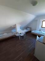 2-Rent Group Hostel Rooms&Apartments EVE168