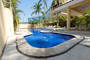 Sleeps 6 Views Beach 1 Block