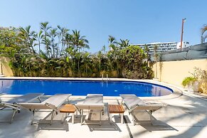 Sleeps 6 Views Beach 1 Block