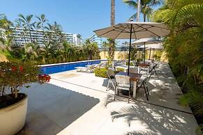 Sleeps 6 Views Beach 1 Block