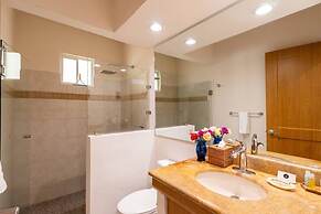 Sleeps 6 Views Beach 1 Block