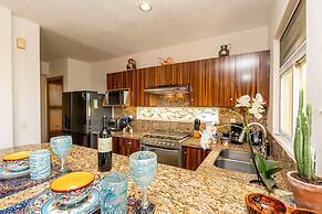 Sleeps 6 Views Beach 1 Block