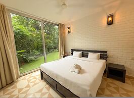 Modern 2bhk w Pool Access 5km to Coco Beach
