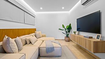 Beachfront Private Pool Theatre Room Views