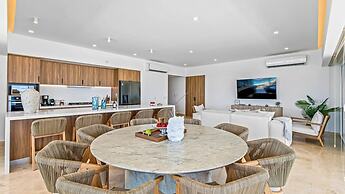 Beachfront Private Pool Theatre Room Views