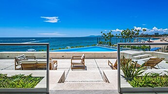 Beachfront Private Pool Theatre Room Views