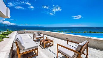 Beachfront Private Pool Theatre Room Views
