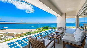 Beachfront Private Pool Theatre Room Views