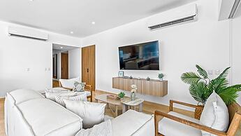 Beachfront Private Pool Theatre Room Views