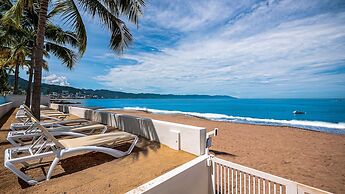 Beachfront Private Pool Theatre Room Views