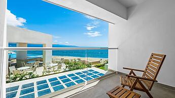 Beachfront Private Pool Theatre Room Views