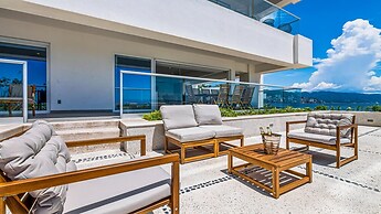 Beachfront Private Pool Theatre Room Views