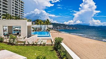 Beachfront Private Pool Theatre Room Views
