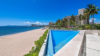 Beachfront Private Pool Theatre Room Views