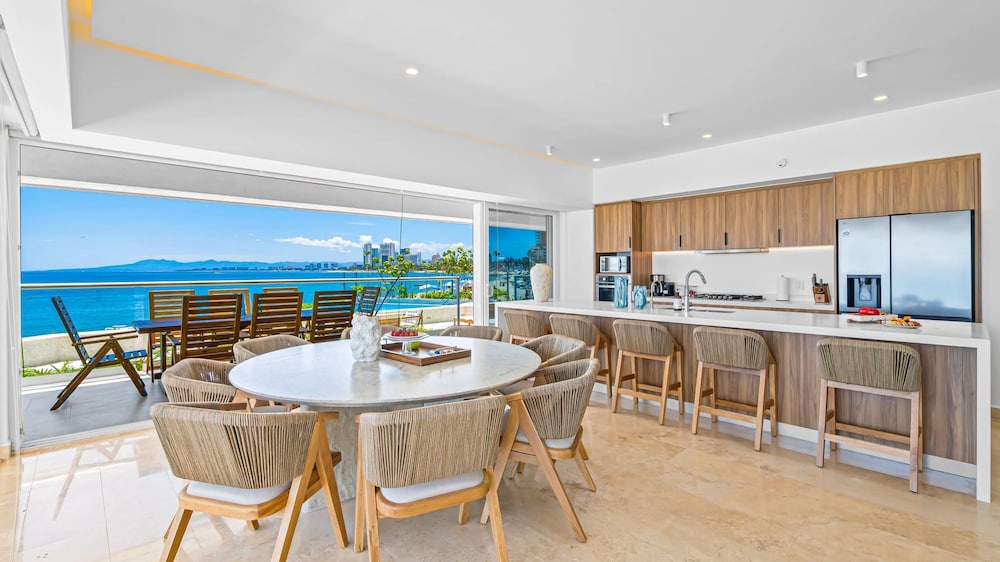 Beachfront Private Pool Theatre Room Views