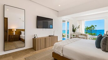 Beachfront Private Pool Theatre Room Views