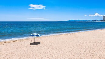 Beachfront Private Pool Theatre Room Views