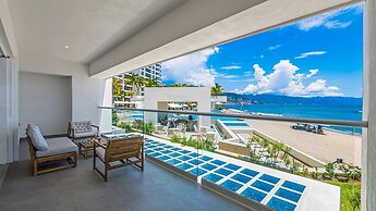 Beachfront Private Pool Theatre Room Views