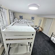 100 Pipers Hotel