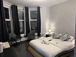 100 Pipers Hotel