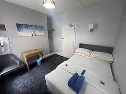 100 Pipers Hotel