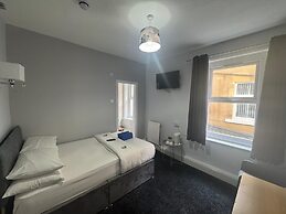 100 Pipers Hotel