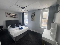 100 Pipers Hotel