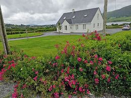 Cosy Cahirciveen Villa - Stunning Views