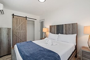 Cozy Flat Two Sleeping Areas Full-size bed
