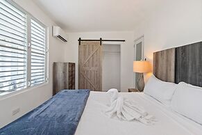 Cozy Flat Two Sleeping Areas Full-size bed