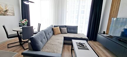 Deluxe Two Bedroom Condo & Pool on 5th Floor
