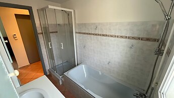 Villa in St Denis With Pool & Pyrenees View