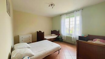 Villa in St Denis With Pool & Pyrenees View