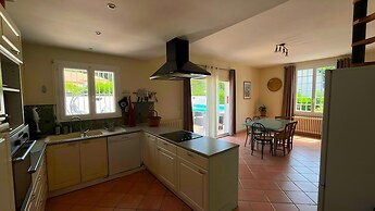 Villa in St Denis With Pool & Pyrenees View