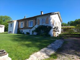 Villa in St Denis With Pool & Pyrenees View