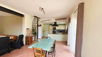 Villa in St Denis With Pool & Pyrenees View