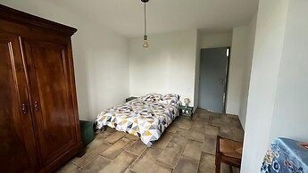Villa in St Denis With Pool & Pyrenees View