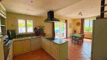 Villa in St Denis With Pool & Pyrenees View