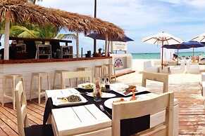 Ducassi Rooftop Pool Beach Suites