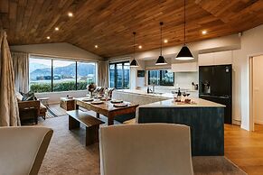 Te Moana - Lake Views - Sleeps 7