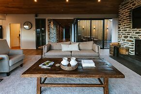 Te Moana - Lake Views - Sleeps 7