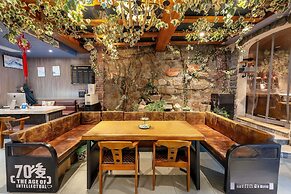 Laoshan Swan Castle Vacation Garden B&B