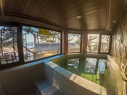 Laoshan Swan Castle Vacation Garden B&B