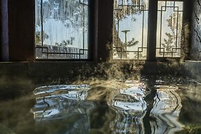 Laoshan Swan Castle Vacation Garden B&B