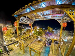 Laoshan Swan Castle Vacation Garden B&B