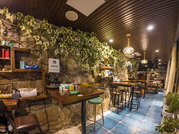 Laoshan Swan Castle Vacation Garden B&B
