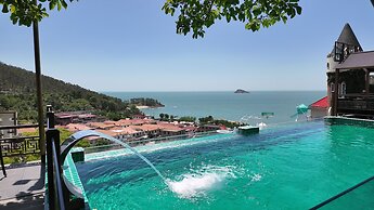 Laoshan Swan Castle Vacation Garden B&B