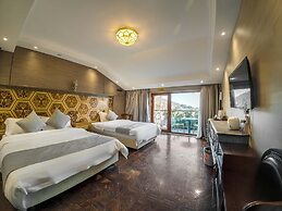 Laoshan Swan Castle Vacation Garden B&B