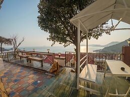 Laoshan Swan Castle Vacation Garden B&B