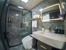 Laoshan Swan Castle Vacation Garden B&B